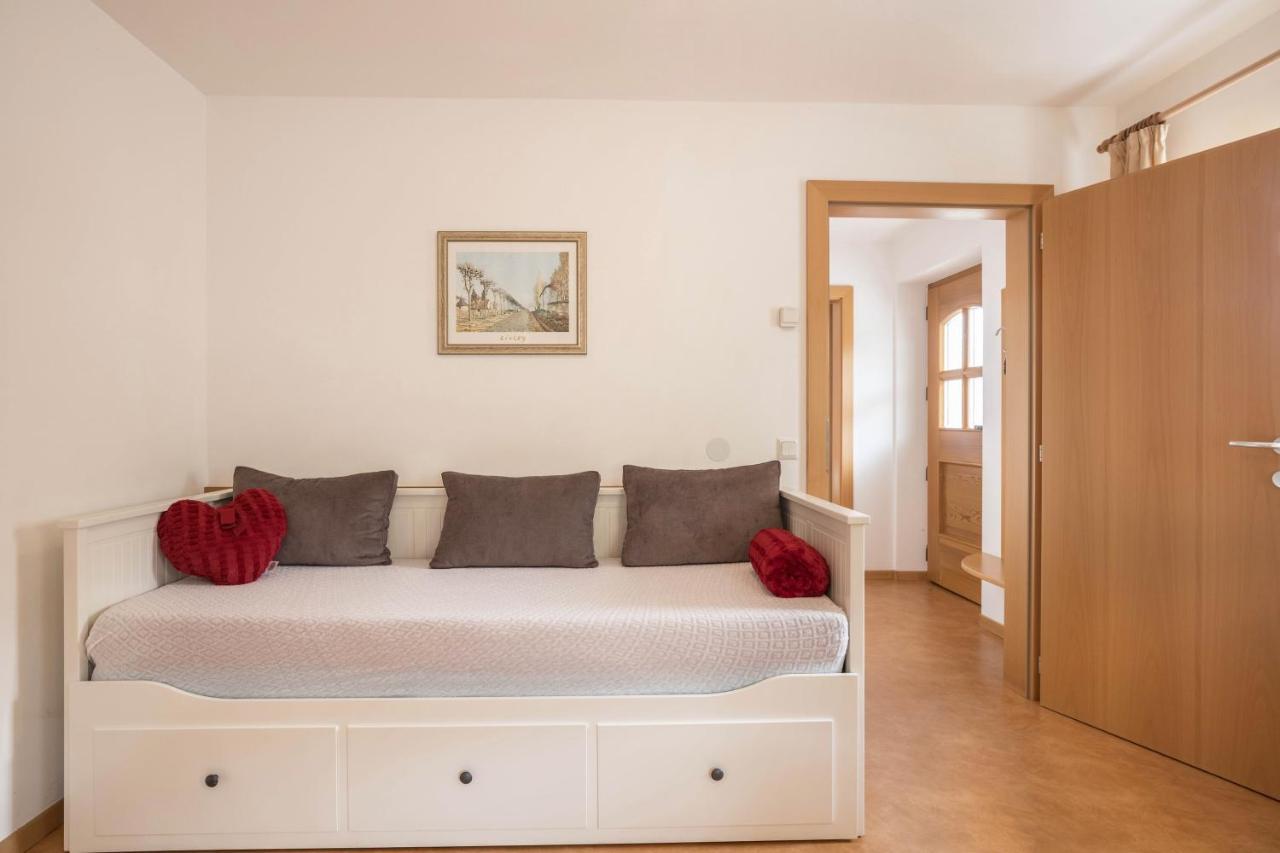Haus Belodei - Apt A San Martino in Badia Exteriör bild